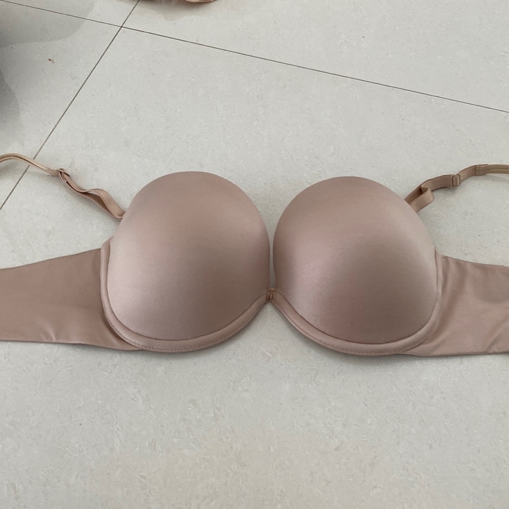 VICTORIA SECRET STRAPLESS BRA SIZE 34C NUDE